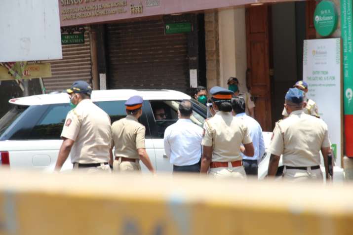 India Tv - Celebs arrive at Mumbai hospital 