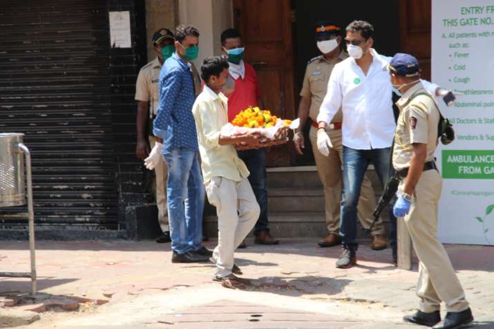 India Tv - Visuals outside the Mumbai hospital