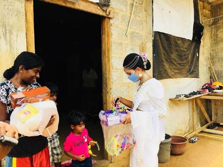 India Tv - Sri Lankan newlywed couple help poor