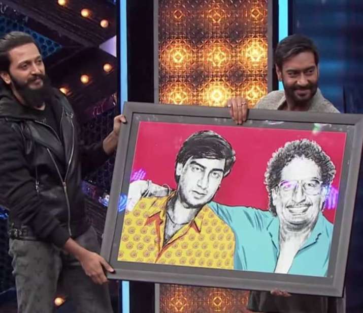 India Tv - Bollywood actor Ajay Devgn with his father Veeru Devgan's portrait