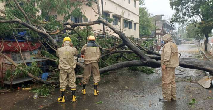 Cyclone Amphan Brings High Tides And Rain, 2M Head To Shelters | Photos ...