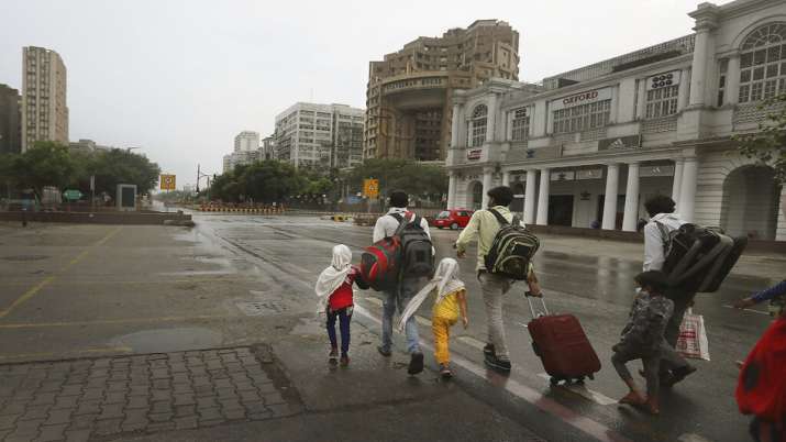 With buckets & utensils, migrants in Gurgaon walk to rlwy station daily hoping to return home