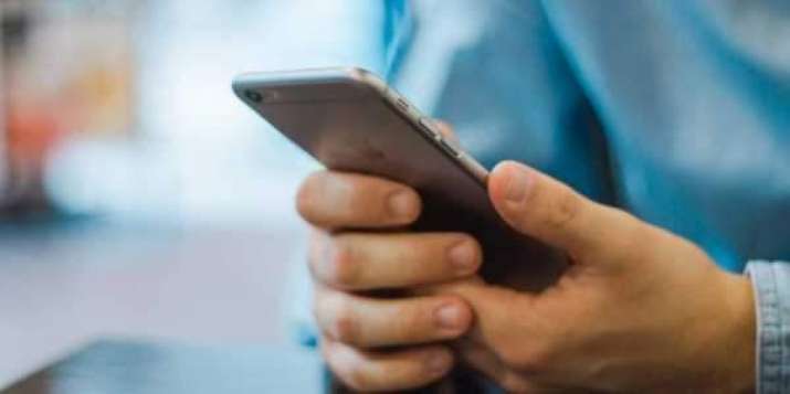 India smartphone market stares at minimum 12% shipment decline this year