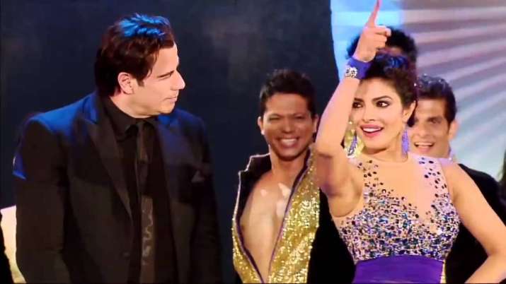 Watch Priyanka Chopra S Energetic Dance Moves With John Travolta On Tune Maari Entriyan In Throwback Video Celebrities News India Tv