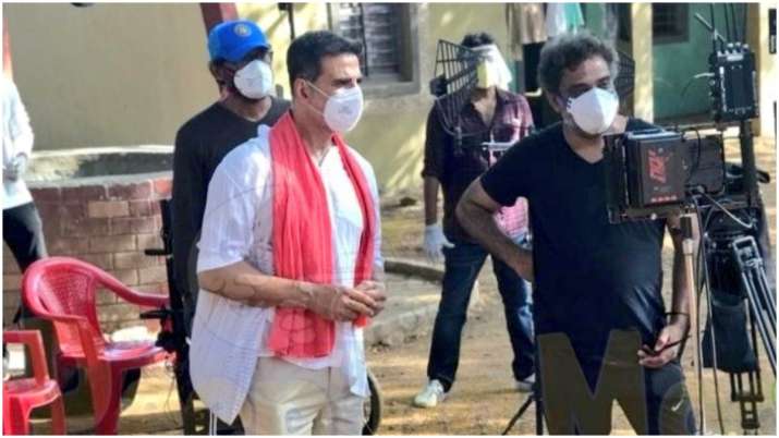 Akshay Kumar, R Balki shoot for coronavirus awareness campaign at Mumbai studio