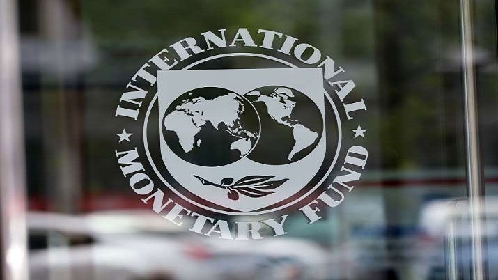 IMF urges Pakistan to freeze govt salaries