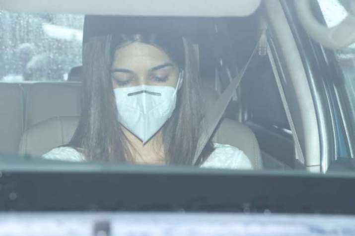 India Tv - Kriti Sanon at Sushant Singh Rajput's cremation ceremony