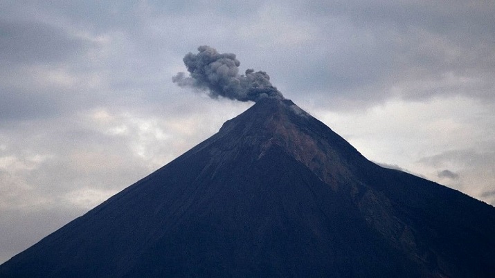 Philippines volcano 'enters a period of unrest'