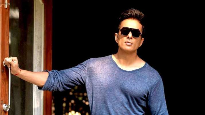 I am working for migrants purely out of love for them: Sonu Sood