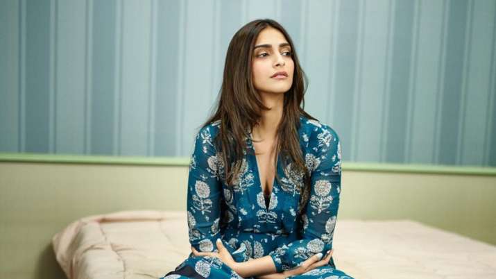 Sonam Kapoor gets birthday surprise from 'the best team in the world' | VIDEO