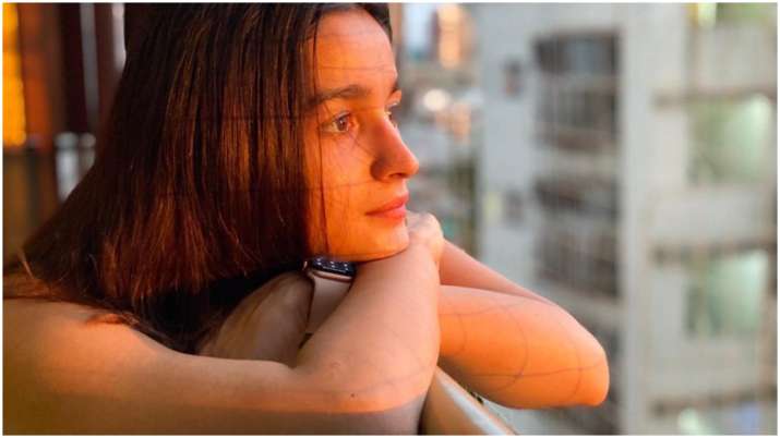 Suraj hua maddham: Alia Bhatt's sun-kissed picture takes over the internet by storm
