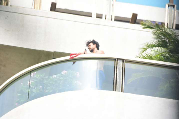India Tv - Tiger Shroff clicked at his balcony