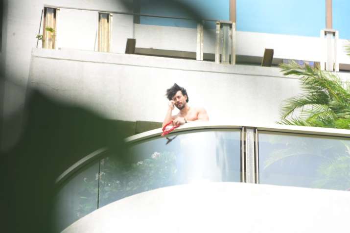 India Tv - Tiger Shroff clicked at his balcony