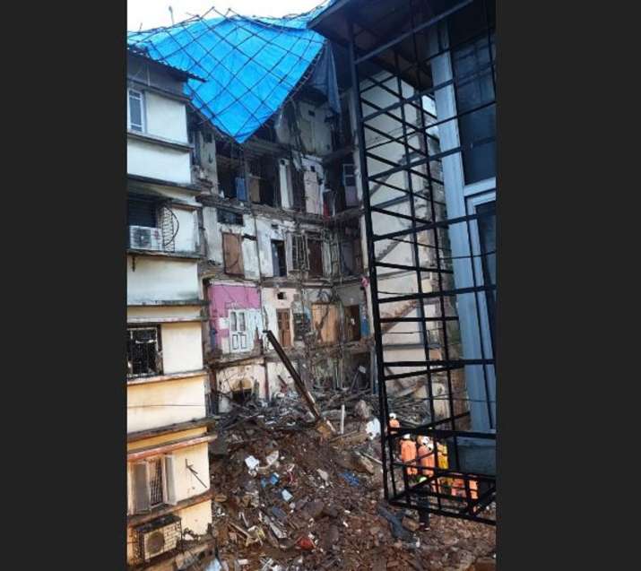 Chawl collapses in Mumbai's Malad amid heavy rains; 2 dead, 15 rescued