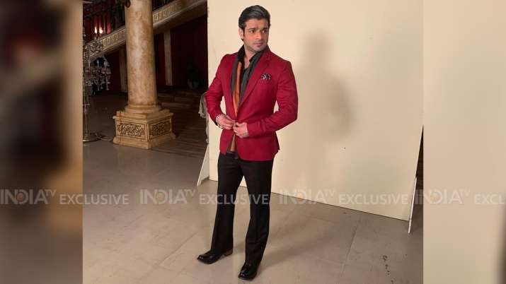 Karan Patel First Look Karan Patel As Mr Bajaj In Kasautii Zindagii Kay 2 Tv News India Tv