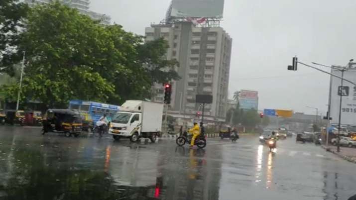 Mumbai rains: Heavy downpour in Bandra, Sion, Hindmata, Parel other ...