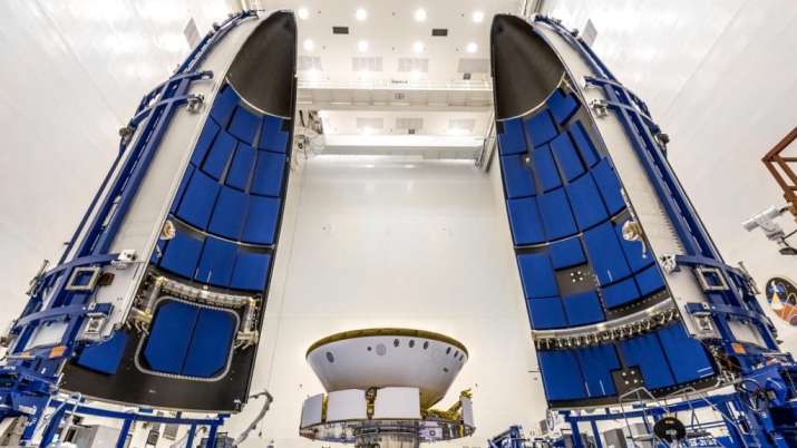 Inside the Payload Hazardous Servicing Facility at NASA’s Kennedy Space Center in Florida, the agenc