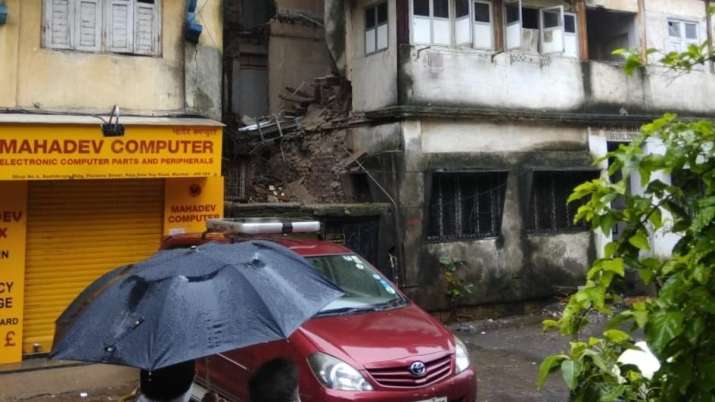Maharashtra: Portion of house collapses at Pavwala Street, Mumbai