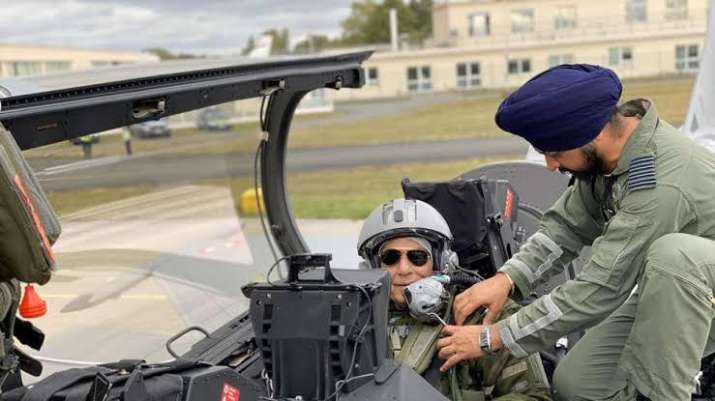 India Tv - Defence Minister Rajnath Singh with 17th squadron commanding officer Harkirat Singh