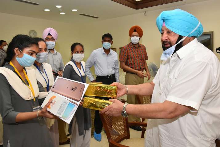 Punjab govt distributes free smartphones to class 12 students