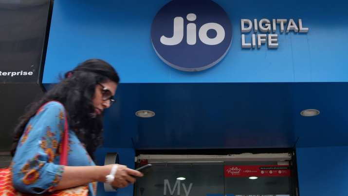 Jio-RCom spectrum sharing deal not connected with AGR liability: Sources