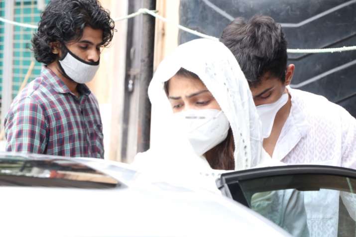 India Tv - Rhea Chakraborty at Cooper Hospital