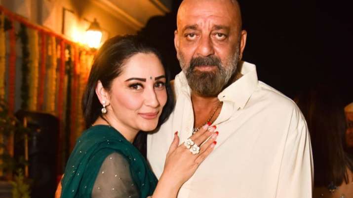 Sanjay Dutt To Fly To Us With Maanayata Priya Dutt To Be Admitted In Same Hospital As Nargis Dutt Celebrities News India Tv