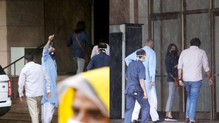 Sanjay Dutt spotted at Mumbai's Kokilaben hospital with sister Priya Dutt (Pics)