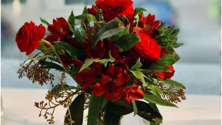 Vastu Tips: Never keep dried or wilted flowers in house as they spread negativity