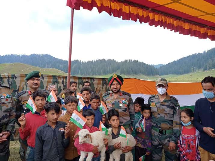 India Tv - Indian Army organises ‘Bangas Awam Mela’ in Kashmir Valley