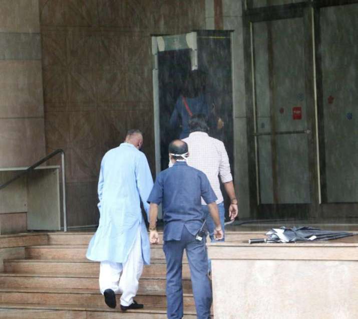 India Tv - Sanjay Dutt spotted outside a hospital
