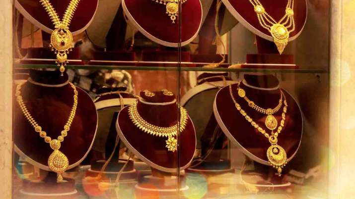 Gold Price Today Gold Rises By Rs 422 Silver Jumps Rs 1 013 Business News India Tv