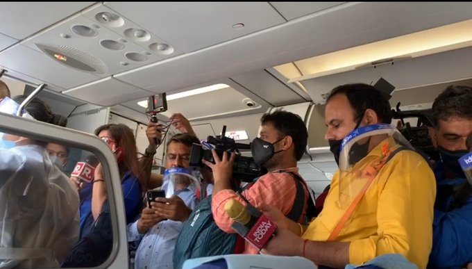 Kangana Ranaut Flight Chaos Taking Photos Inside Plane Can Invoke 2 Week Suspension Check Details India News India Tv