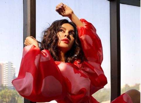 Shibani Dandekar comes out in support of Rhea Chakraborty asks “Where are 15 Crore Rhea’s stolen?”