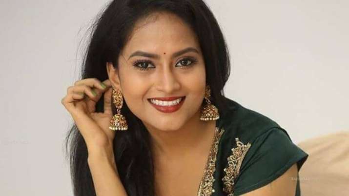 telugu tv serial actress sravani hot photos