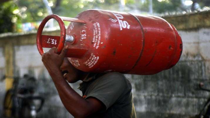 LPG cylinder Price: The oil companies owned by the government have decided to hike prices of LPG cylinders after which common man is worried. 