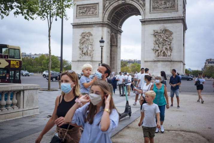 Paris bars to shut completely for 2 weeks