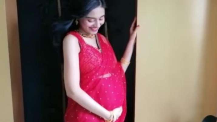 Amrita Rao Flaunts Her Baby Bump In Gorgeous Saree On Ashtami Puja Video Celebrities News India Tv