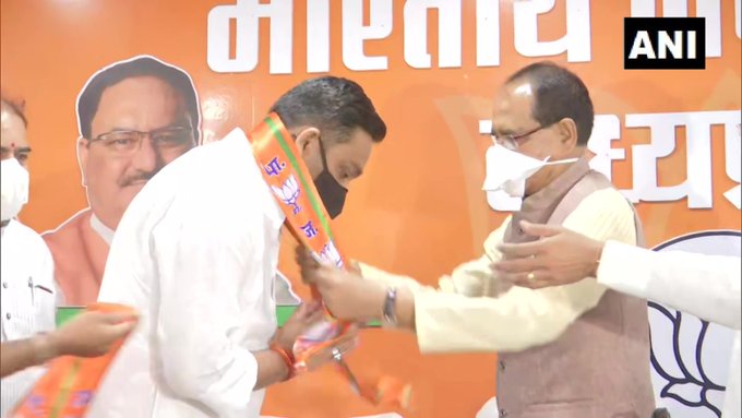 madhya pradesh bypolls, blow to congress, MLA Rahul Lodhi joins BJP, COngress rahul lodhi,