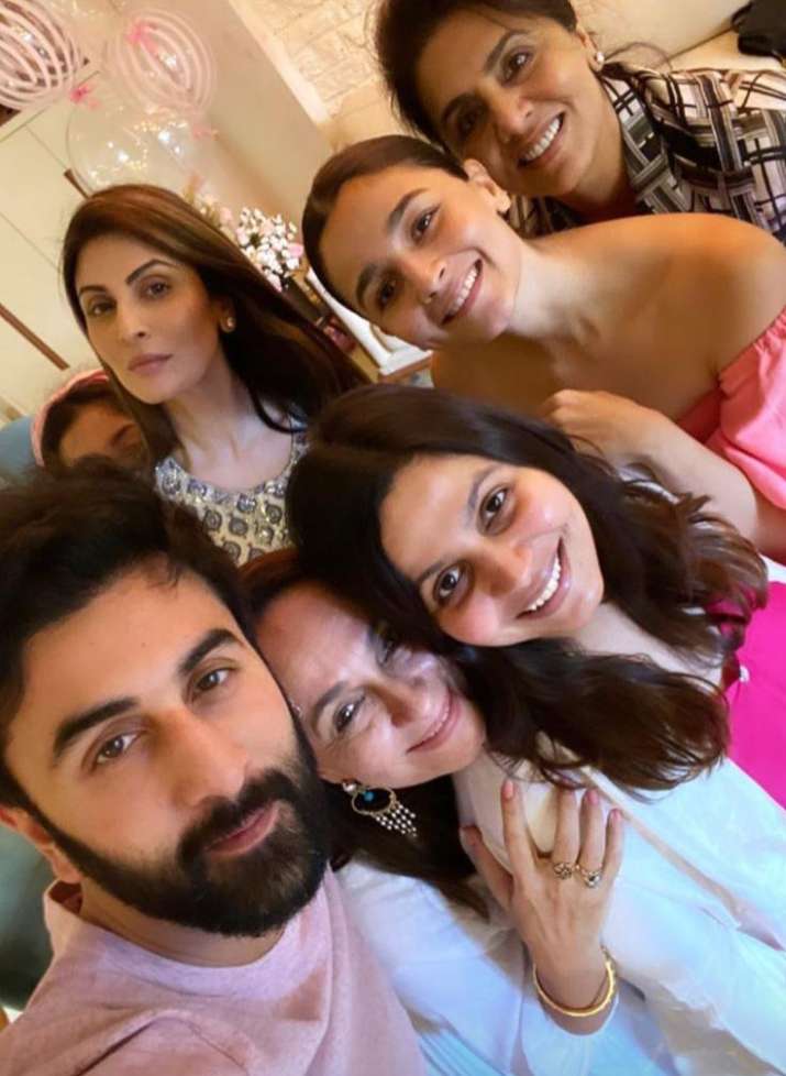 India Tv - Ranbir Kapoor, Neetu Kapoor, Riddhima Kapoor Sahni , Alia Bhatt, Shaheen Bhatt