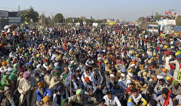 Farmers refuse to move from Ghaziabad-Delhi border; to decide next course of action | LIVE