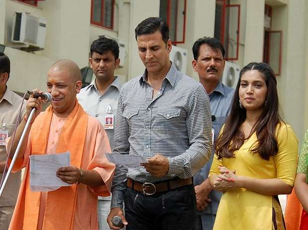 Akshay kumar yogi adityanath meeting, akshay yogi meeting mumbai, akshay kumar yogi adityanath,