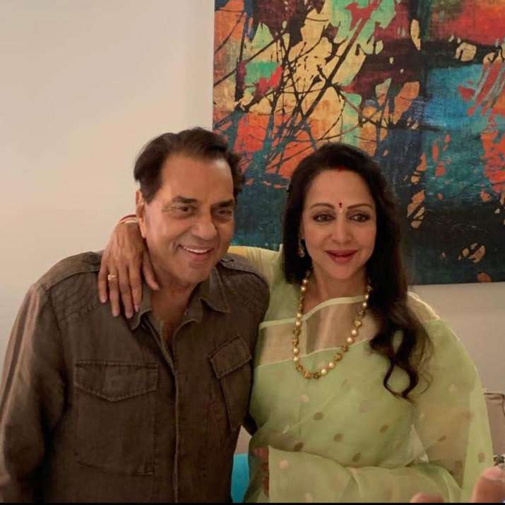 Dharmendra Birthday Unseen Photos Of Sholay Actor With His Dream Girl Hema Malini And Family Celebrities News India Tv Chakravarty on 16th october, 1948 in trichy, tamil nadu, she is famous for sholay. his dream girl hema malini and family