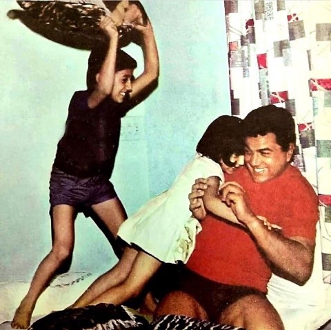 India Tv - Dharmendra with Sunny Deol and his sister