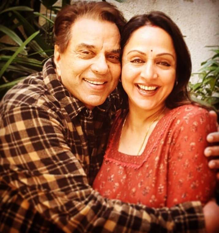 Dharmendra Birthday Unseen Photos Of Sholay Actor With His Dream Girl Hema Malini And Family Celebrities News India Tv Dharmendra & hema malini fans group has 24,995 members. his dream girl hema malini and family