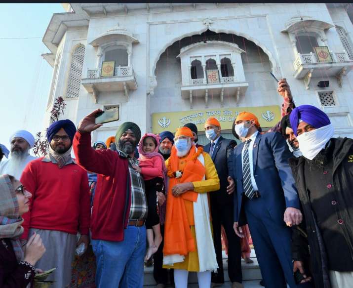 India Tv - PM Modi pays tribute to Guru Tegh Bahadur in surprise visit to Delhi's Gurudwara Rakabganj