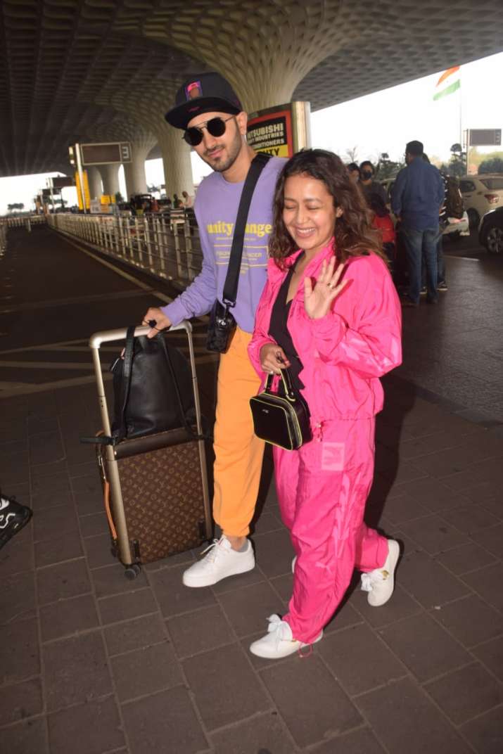 Neha Kakkar flaunts baby bump in new post with husband Rohanpreet Singh