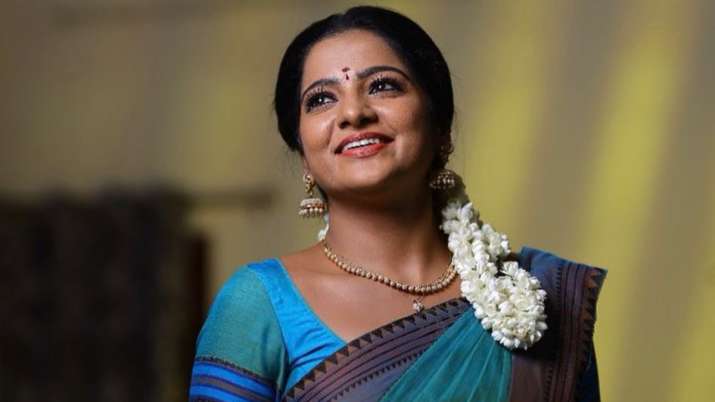 BREAKING: Tamil TV actress VJ Chithra of Pandian Stores fame dies by  suicide | Regional-cinema News – India TV