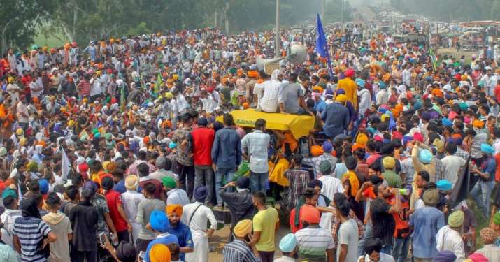 Farmers turn down Govt's offer of putting farm laws on