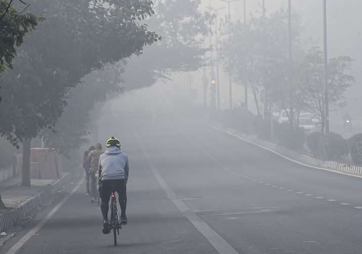 Parts of Delhi receive light showers; temperature rises to 7 degrees C 